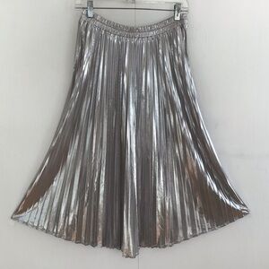 Tullea silver pleated full midi/maxi skirt. Size Medium NWT